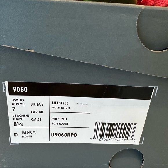 Like New Women’s Size 8.5 New Balance 9060 - Picture 2 of 9